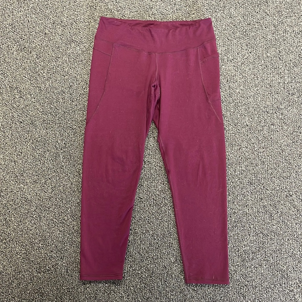 📢 NWOT Women's burgundy active leggings size L